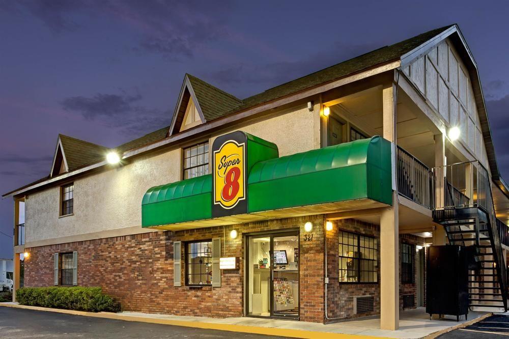 Americana Inn & Suites Lake Magdalene المظهر الخارجي الصورة